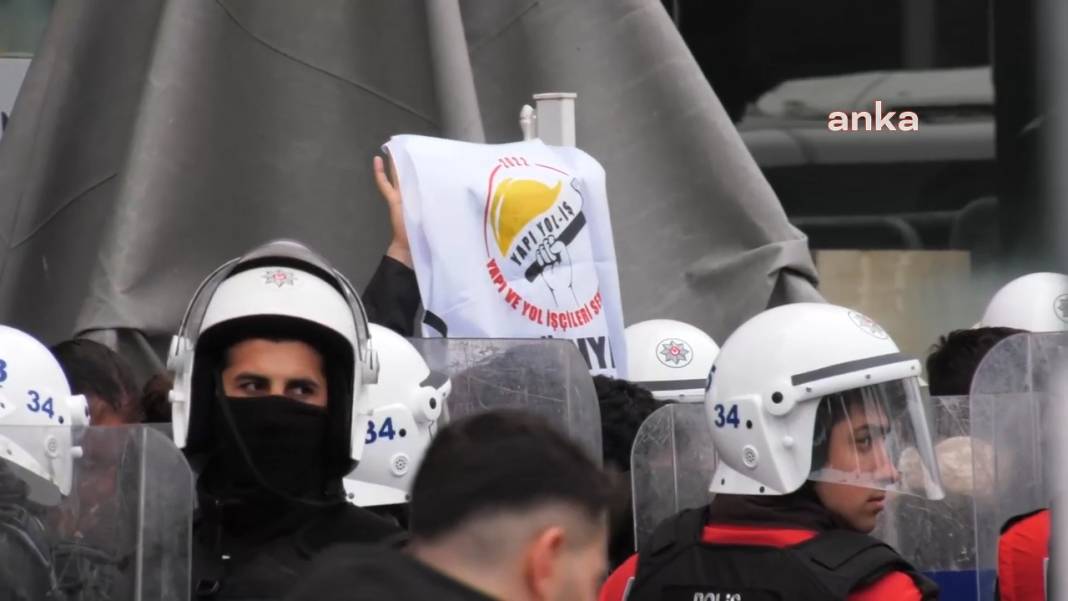 Taksim’e yürümek isteyen gençlere polisin sert müdahalesi kamerada 4