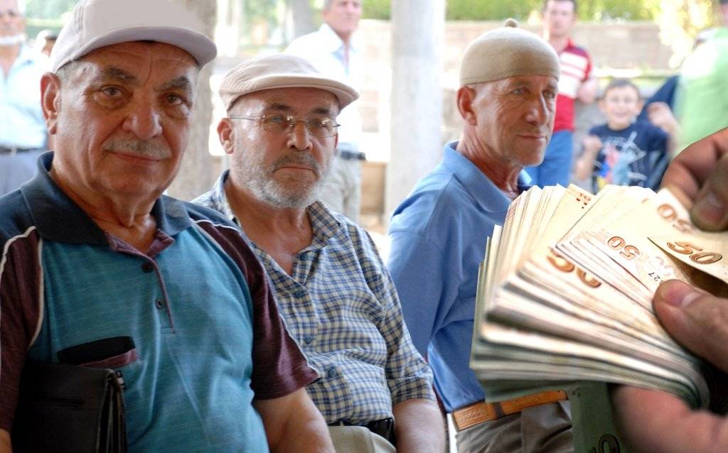 TÜİK'ten emekli ve memura büyük darbe. Memurların net maaşı belli oldu 16