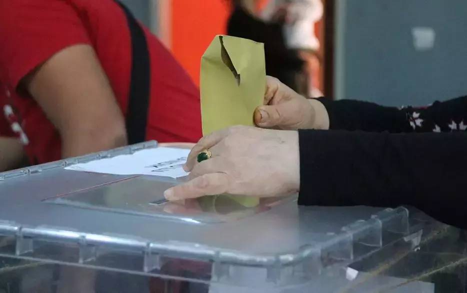 Saray'da herkesi derin düşüncelere sokacak anket. İktidara yakın şirket açıkladı 8