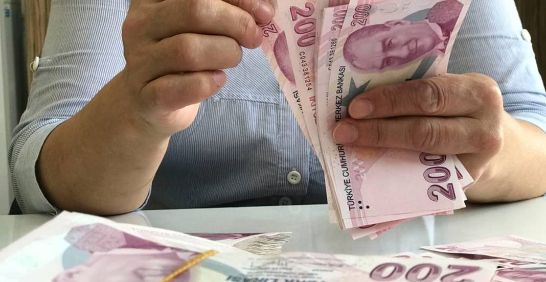 Emeklilerin zamlı maaşları kuruşu kuruşuna hesaplandı. Bankaya ek ödemeli olarak yatacak 2
