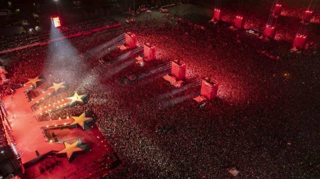 Türkiye'yi domine eden Galatasaray bu sefer Avrupa'yı salladı. Almanya'nın ünlü gazetesi Bild yazdı 12