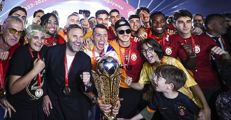 Türkiye'yi domine eden Galatasaray bu sefer Avrupa'yı salladı. Almanya'nın ünlü gazetesi Bild yazdı 7