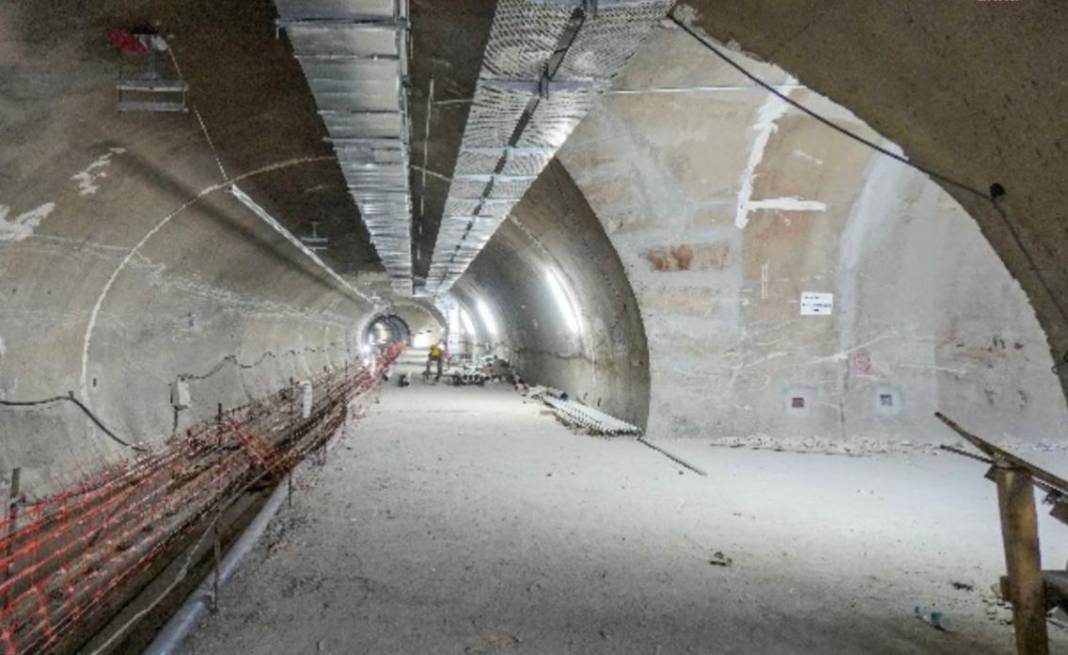 İstanbul yeni metro hattına kavuşuyor. AKP engelledi CHP bitiriyor. Milyonların yol çilesi sona erecek 11