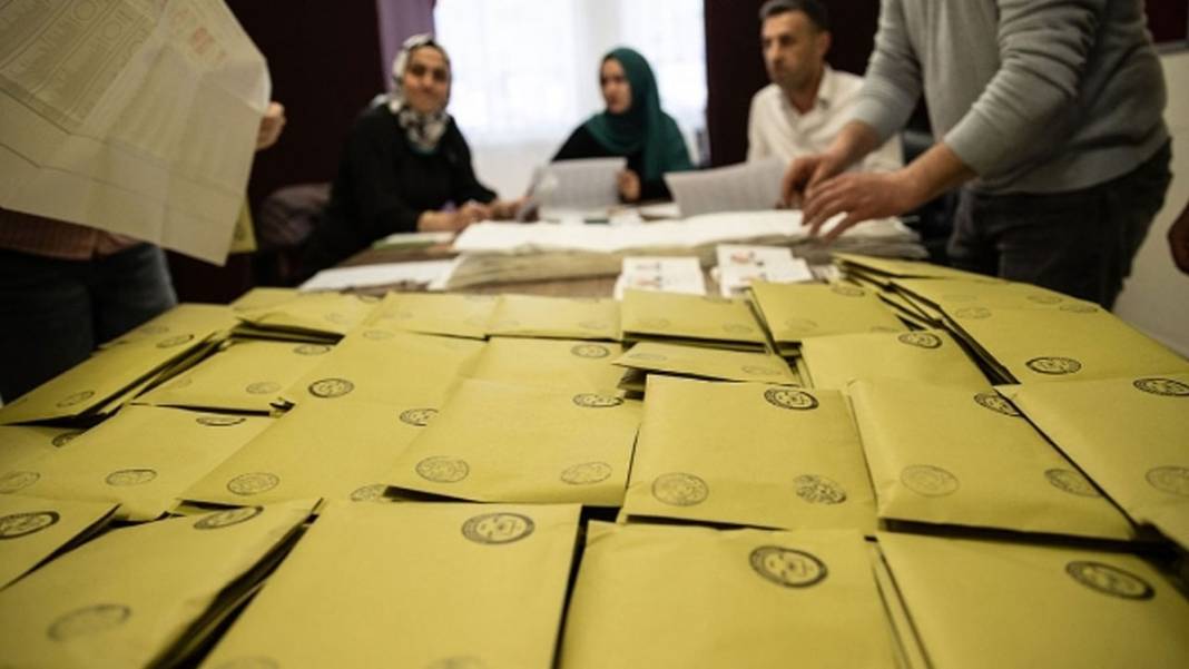 Saray'da herkesi derin düşüncelere sokacak anket. İktidara yakın şirket açıkladı 7