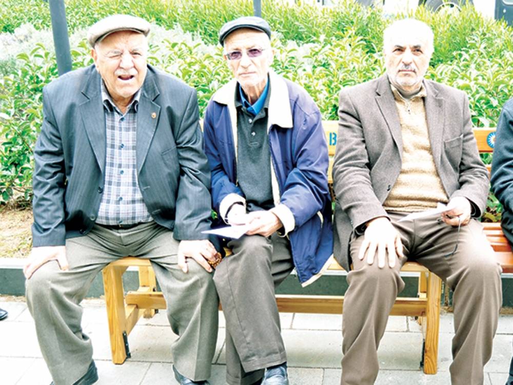Emeklilerin zamlı maaşları kuruşu kuruşuna hesaplandı. Bankaya ek ödemeli olarak yatacak 4
