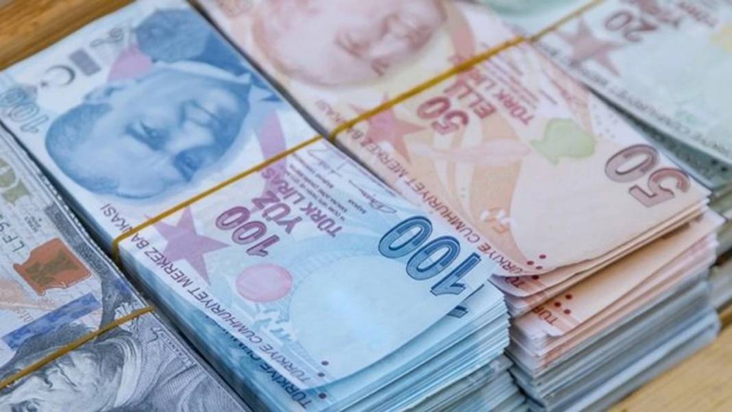 Emeklilerin zamlı maaşları kuruşu kuruşuna hesaplandı. Bankaya ek ödemeli olarak yatacak 5