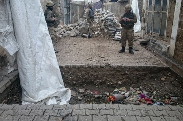 Güvenlik güçleri Cizre'de devriye geziyor 12