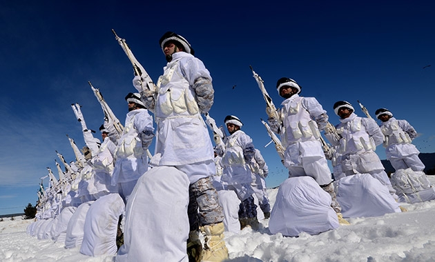 Komandolar zorlu kış eğitimini başarıyla tamamladı 4