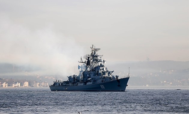 Rus savaş gemisi İstanbul Boğazı'ndan geçti 1