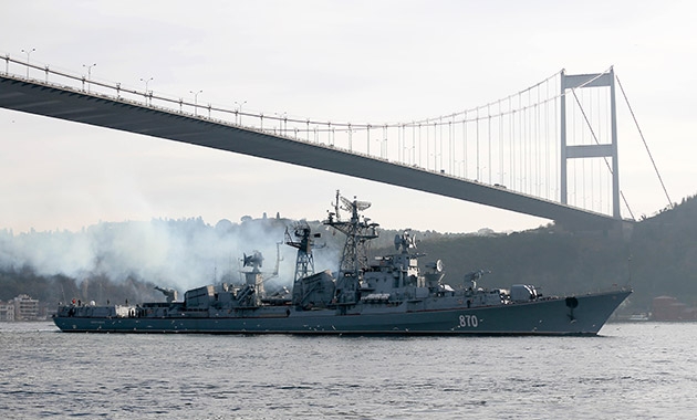 Rus savaş gemisi İstanbul Boğazı'ndan geçti 3