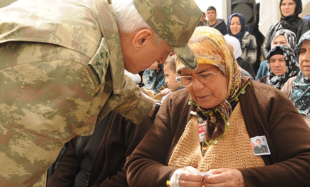Mardin'de şehitler için askeri tören 10