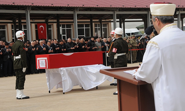 Mardin'de şehitler için askeri tören 16