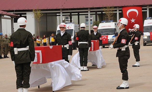 Mardin'de şehitler için askeri tören 2