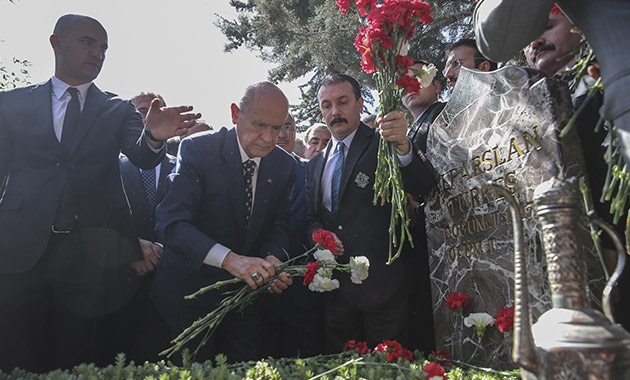 Alparslan Türkeş Mezarı Başında Anıldı 3