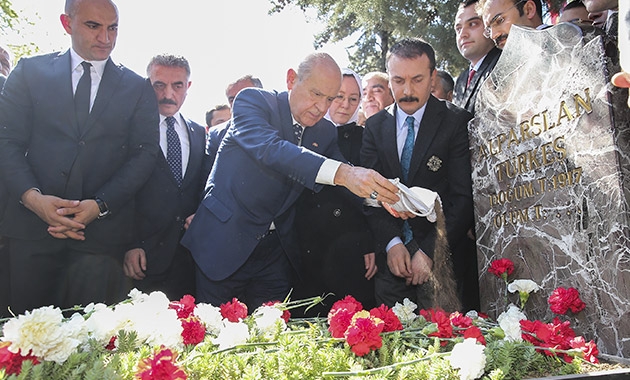 Alparslan Türkeş Mezarı Başında Anıldı 8