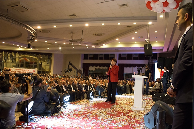 Salon, Akşener coşkusuyla doldu taştı! 12