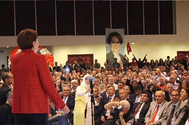 Salon, Akşener coşkusuyla doldu taştı! 4