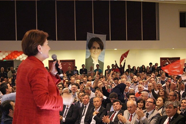 Salon, Akşener coşkusuyla doldu taştı! 5