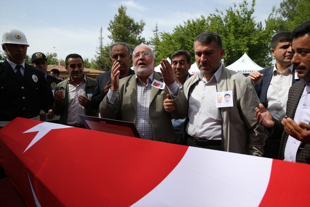 Gaziantep şehitlerinin uğurlama töreninde yürek yakan anlar! 4