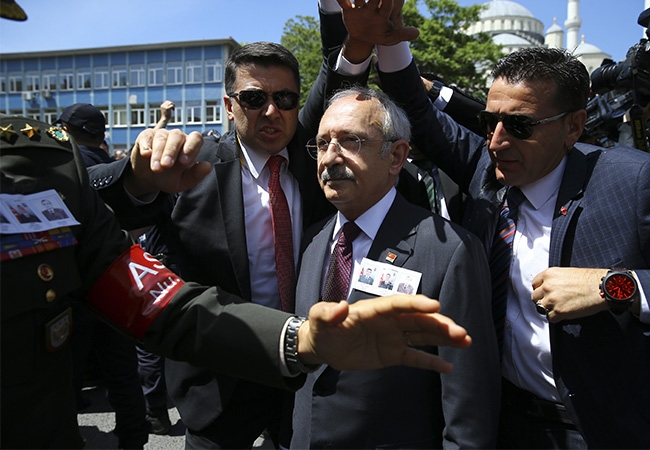 Kılıçdaroğlu'na yumurtalı protesto 1