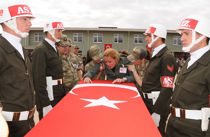 Mardin'de şehitler için tören 5