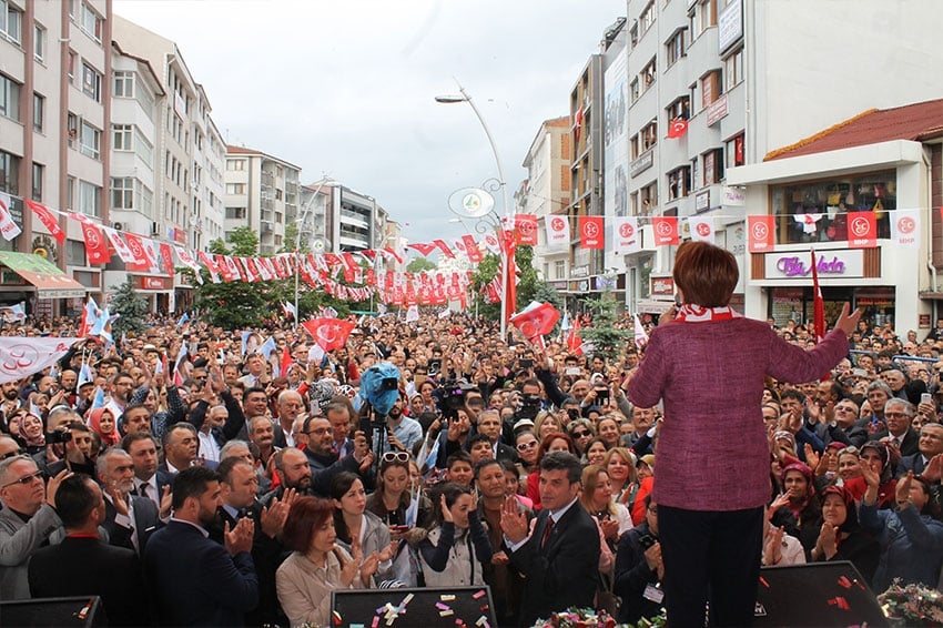 Akşener, Bolu’da böyle karşılandı 12