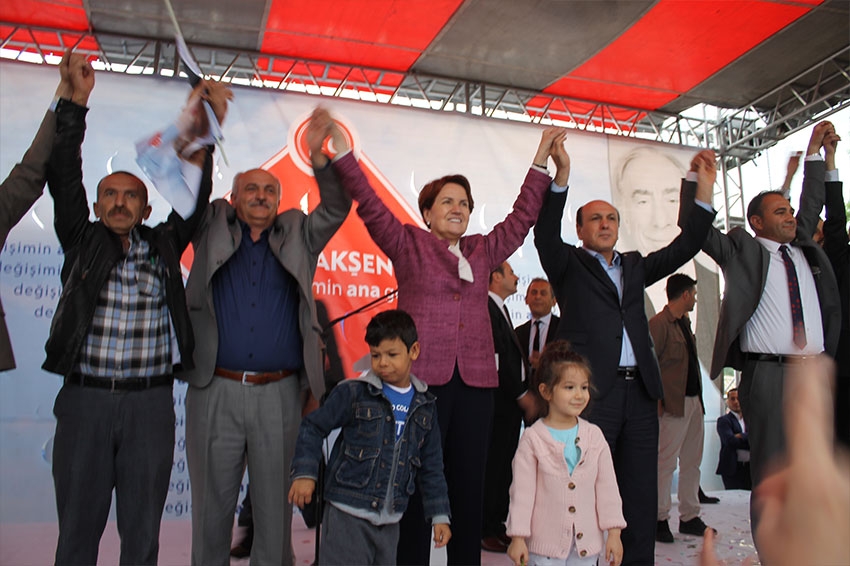 Akşener, Bolu’da böyle karşılandı 16