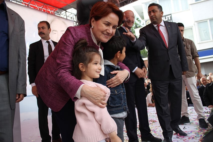 Akşener, Bolu’da böyle karşılandı 18