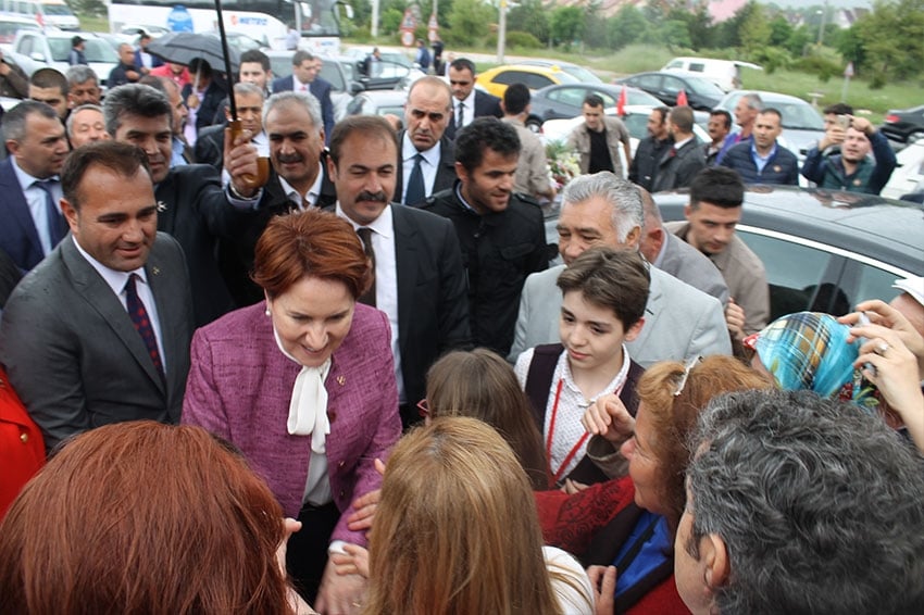 Akşener, Bolu’da böyle karşılandı 3