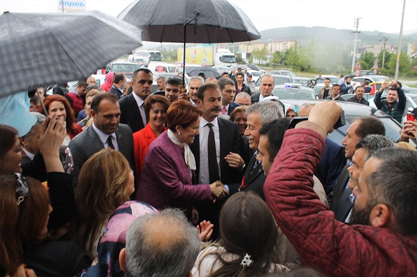 Akşener, Bolu’da böyle karşılandı 4