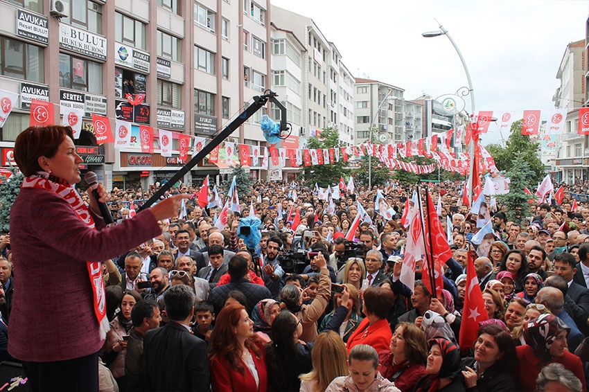 Akşener, Bolu’da böyle karşılandı 9