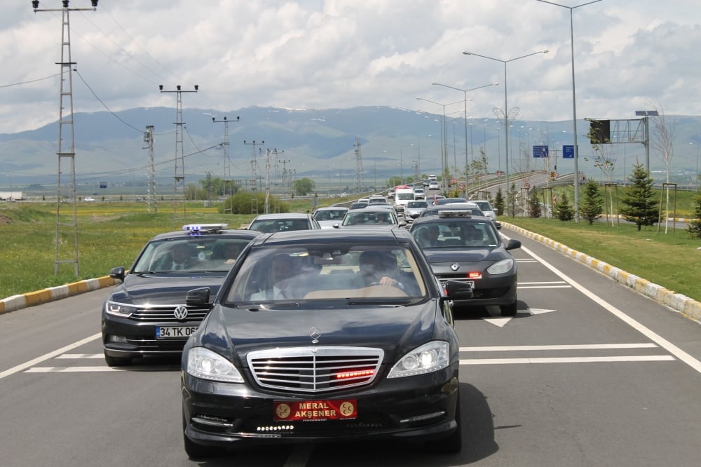 Akşener Erzurum'da 10