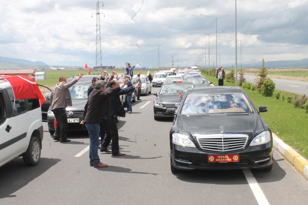 Akşener Erzurum'da 11