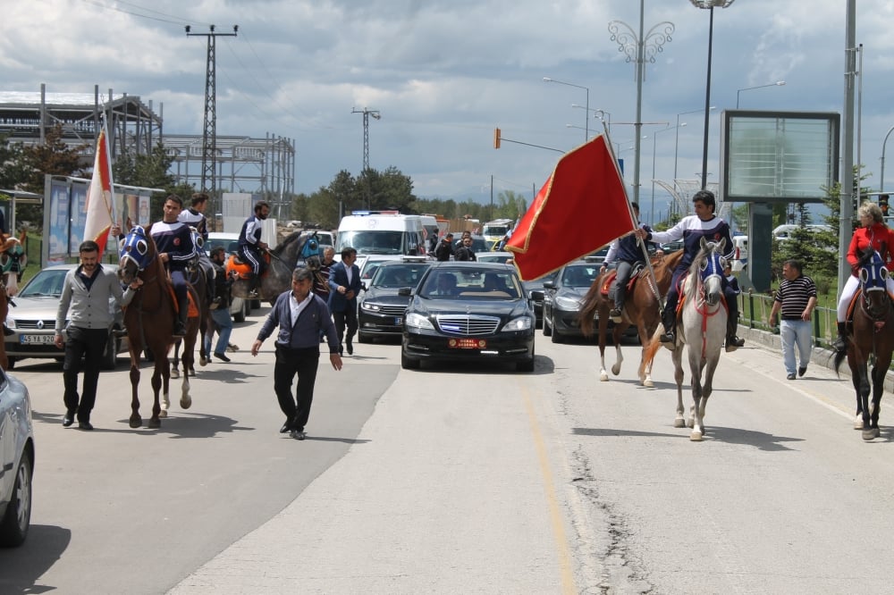 Akşener Erzurum'da 15