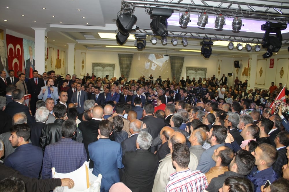 Akşener Erzurum'da 23