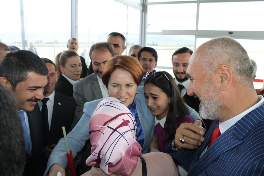 Akşener Erzurum'da 3