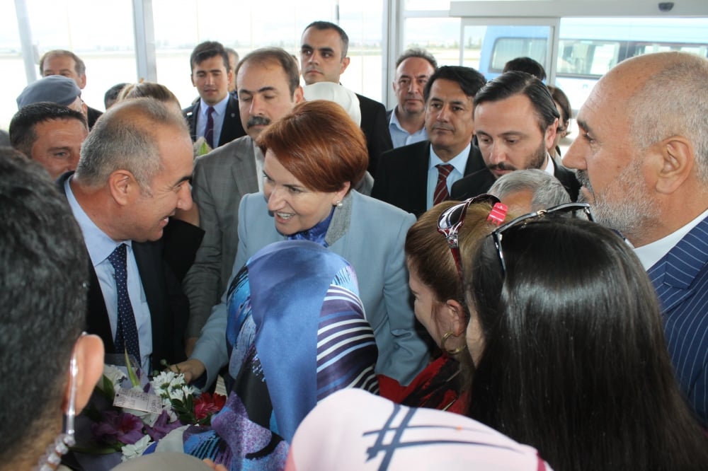 Akşener Erzurum'da 6