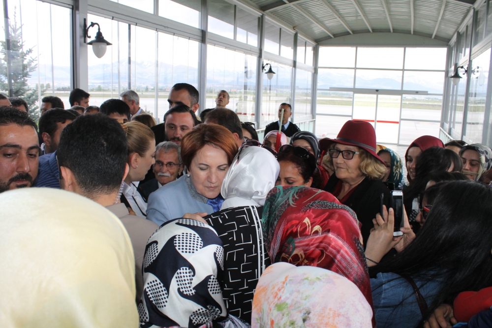 Akşener Erzurum'da 7