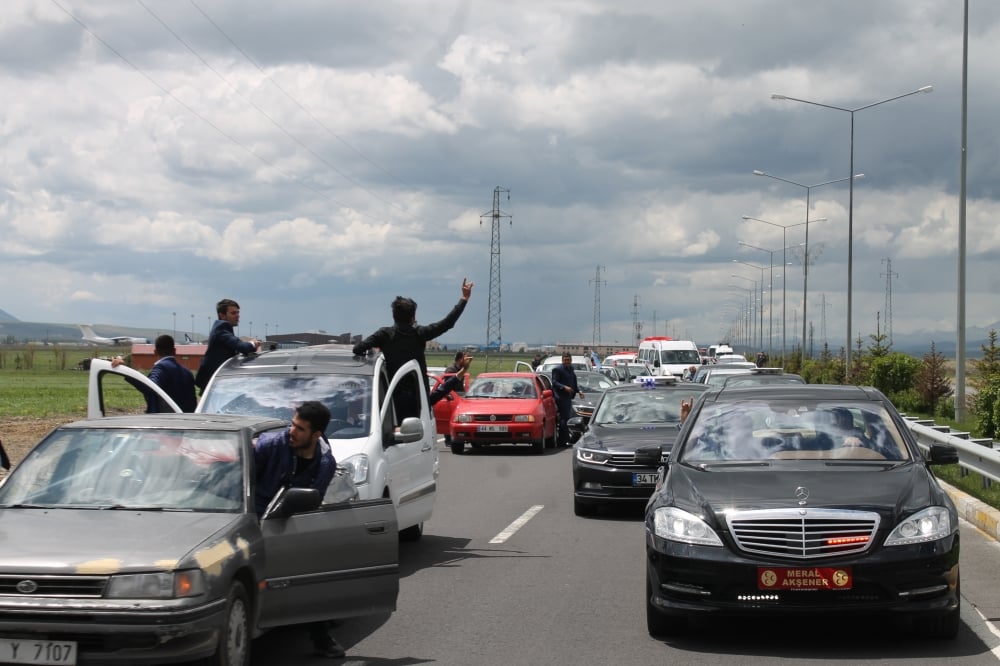 Akşener Erzurum'da 8