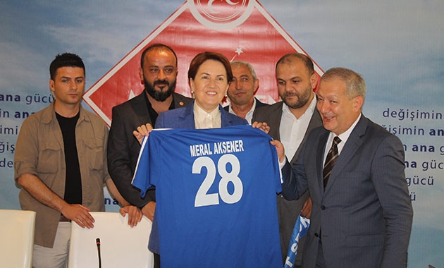 Akşener Giresun'da 1