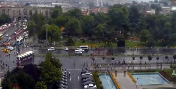 İstanbul - Vezneciler'de polis otobüsüne saldırı! 13