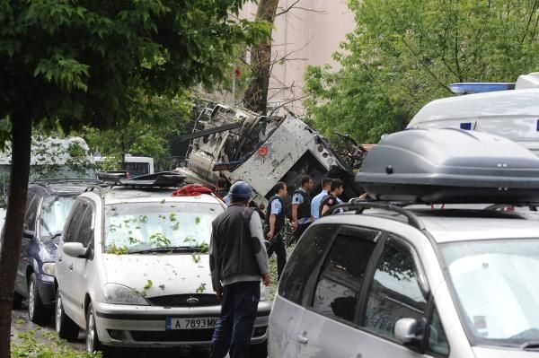 İstanbul - Vezneciler'de polis otobüsüne saldırı! 5