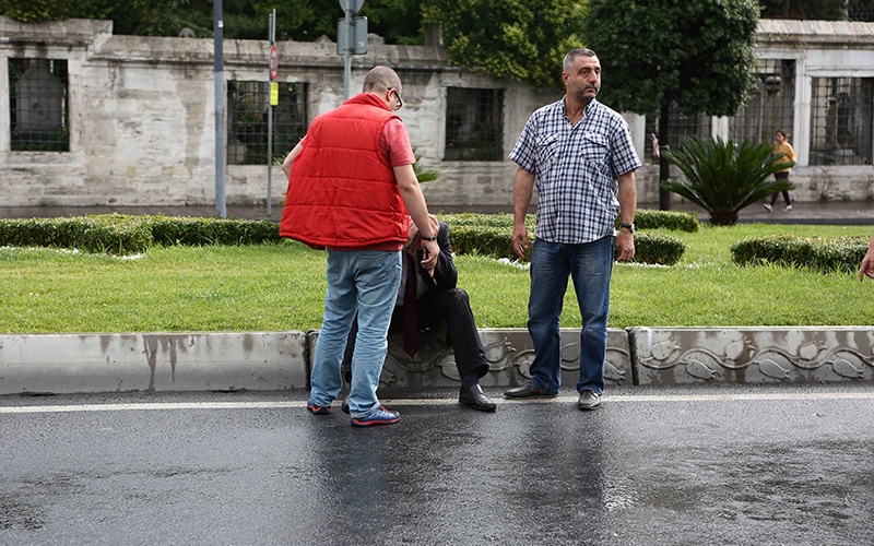 İstanbul - Vezneciler'de polis otobüsüne saldırı! 8