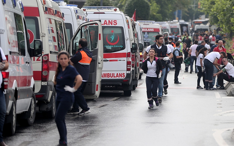 İstanbul - Vezneciler'de polis otobüsüne saldırı! 9