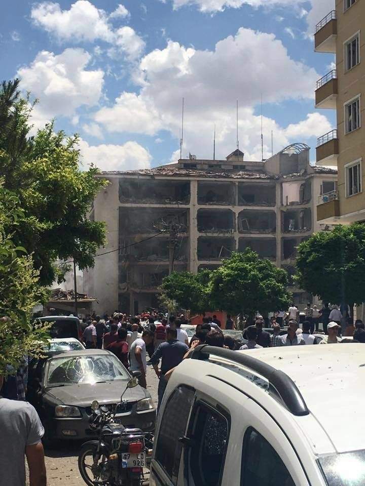 Mardin Midyat'ta bombalı araçlı saldırı! 11