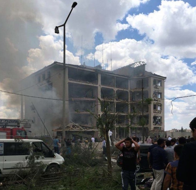 Mardin Midyat'ta bombalı araçlı saldırı! 6