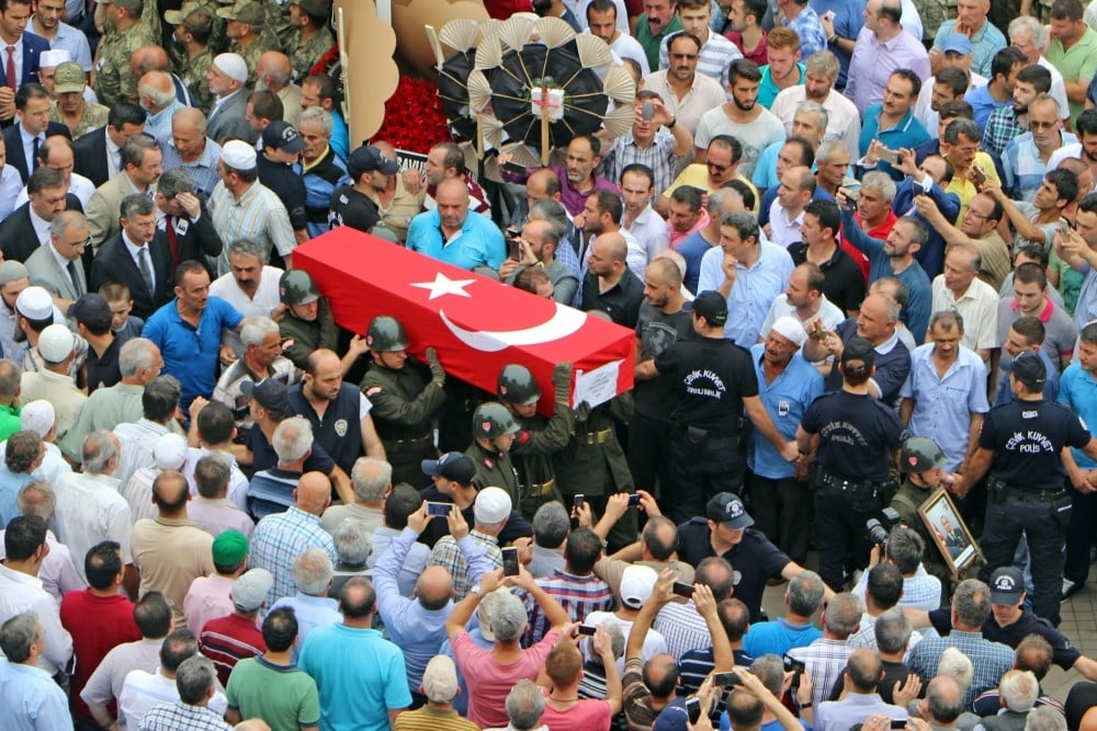 Lice şehidini onbinler tekbirlerle uğurladı! 3