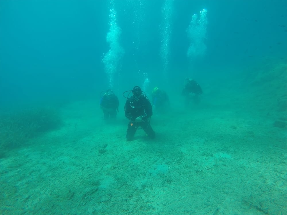 Deniz dibinde namaz kıldılar 1