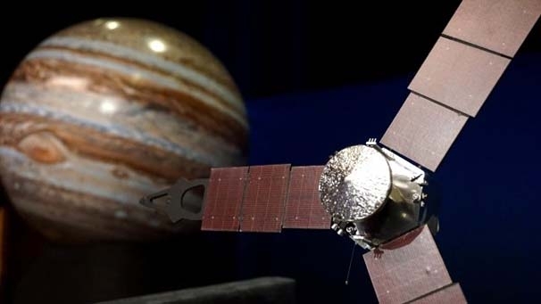 NASA'nın aracı Juno Jüpiter'in yörüngesine girdi 7