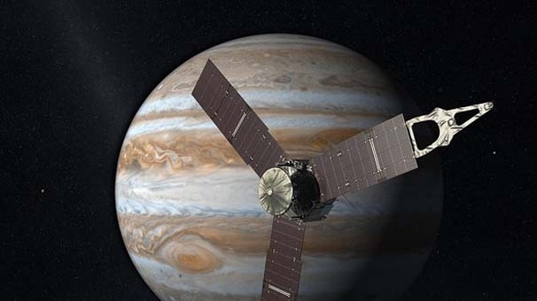 NASA'nın aracı Juno Jüpiter'in yörüngesine girdi 8